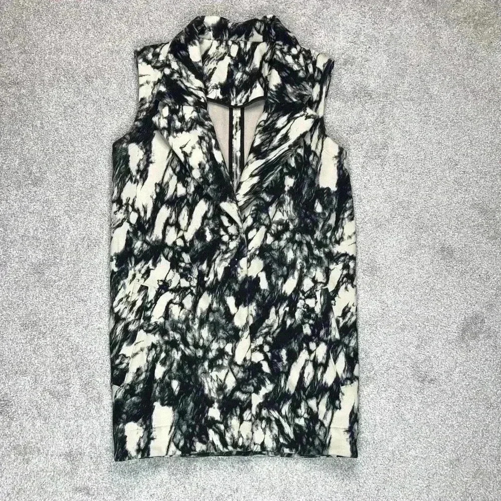 Lululemon Vest Knit V Neckline Collared Long Pockets Vintage Metal Logo